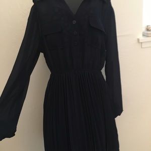 Navy blue flowy half button dress.